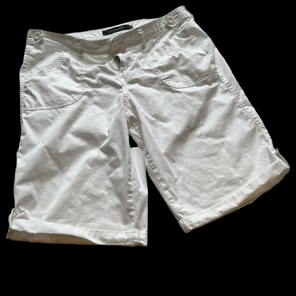 Calvin Klein white bermuda shorts Size 10 Cotton cuffed, 4 pockets